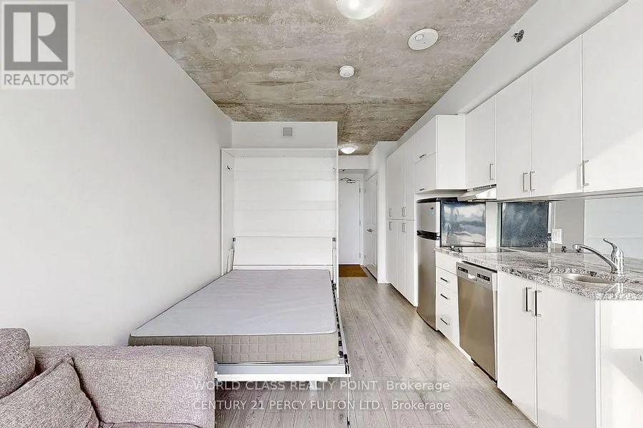 633 - 1900 SIMCOE STREET