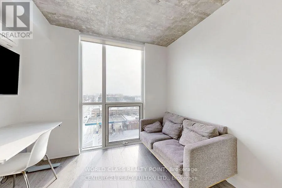 633 - 1900 SIMCOE STREET