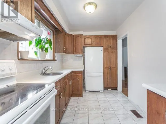MAIN FLOOR - 80 TANSLEY AVENUE