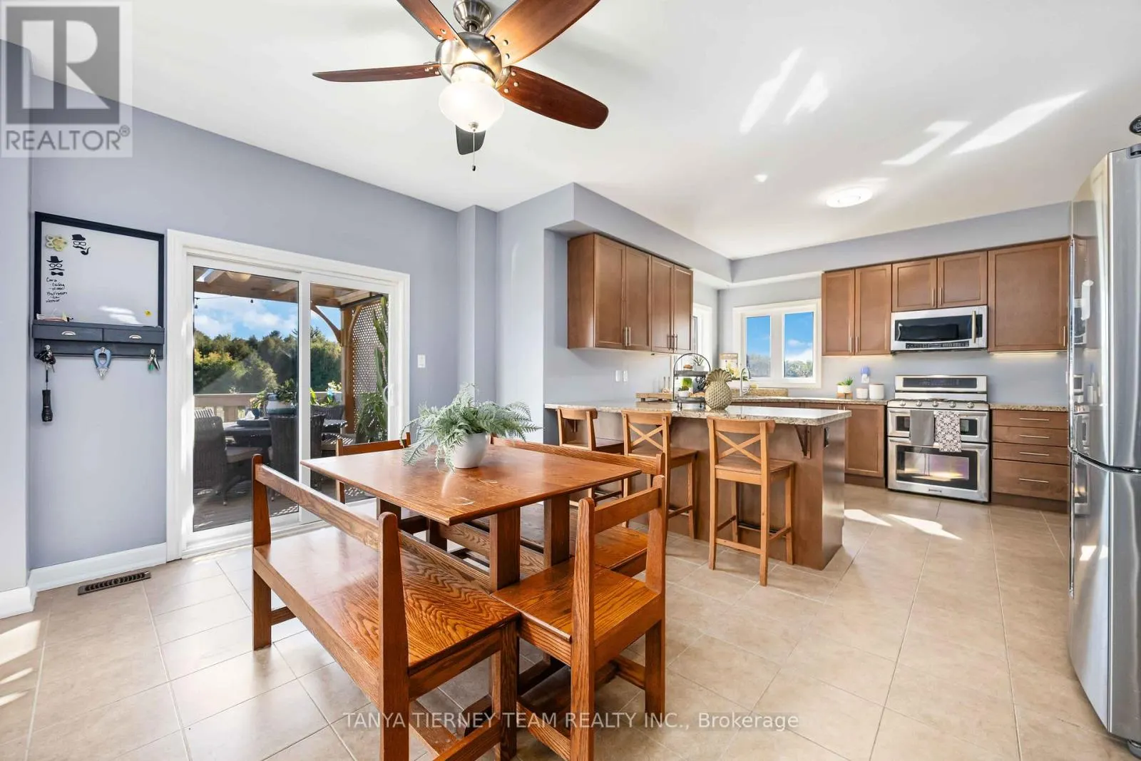 35 CHARLES TILLEY CRESCENT