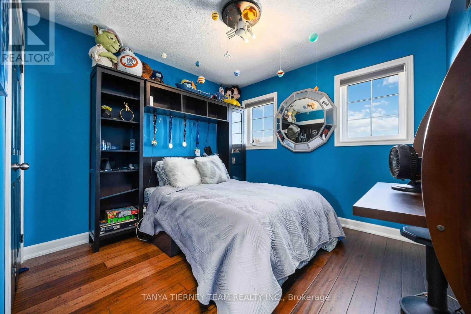35 CHARLES TILLEY CRESCENT