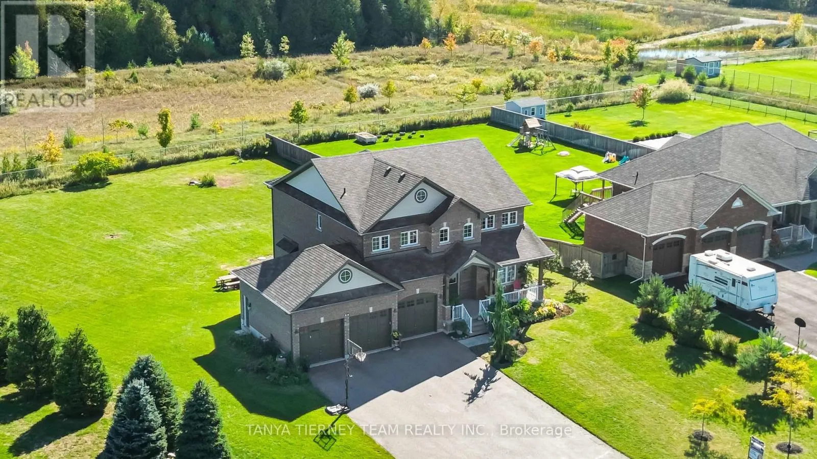 35 CHARLES TILLEY CRESCENT