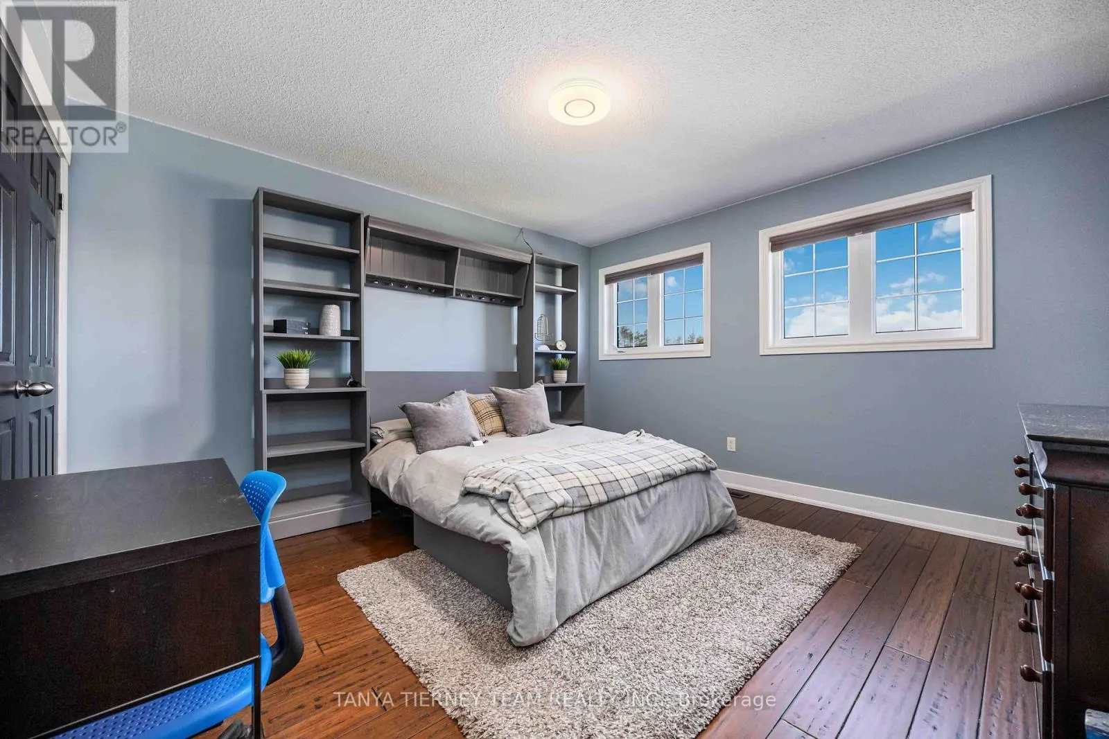 35 CHARLES TILLEY CRESCENT