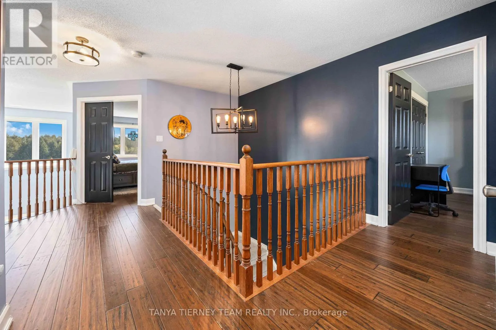 35 CHARLES TILLEY CRESCENT
