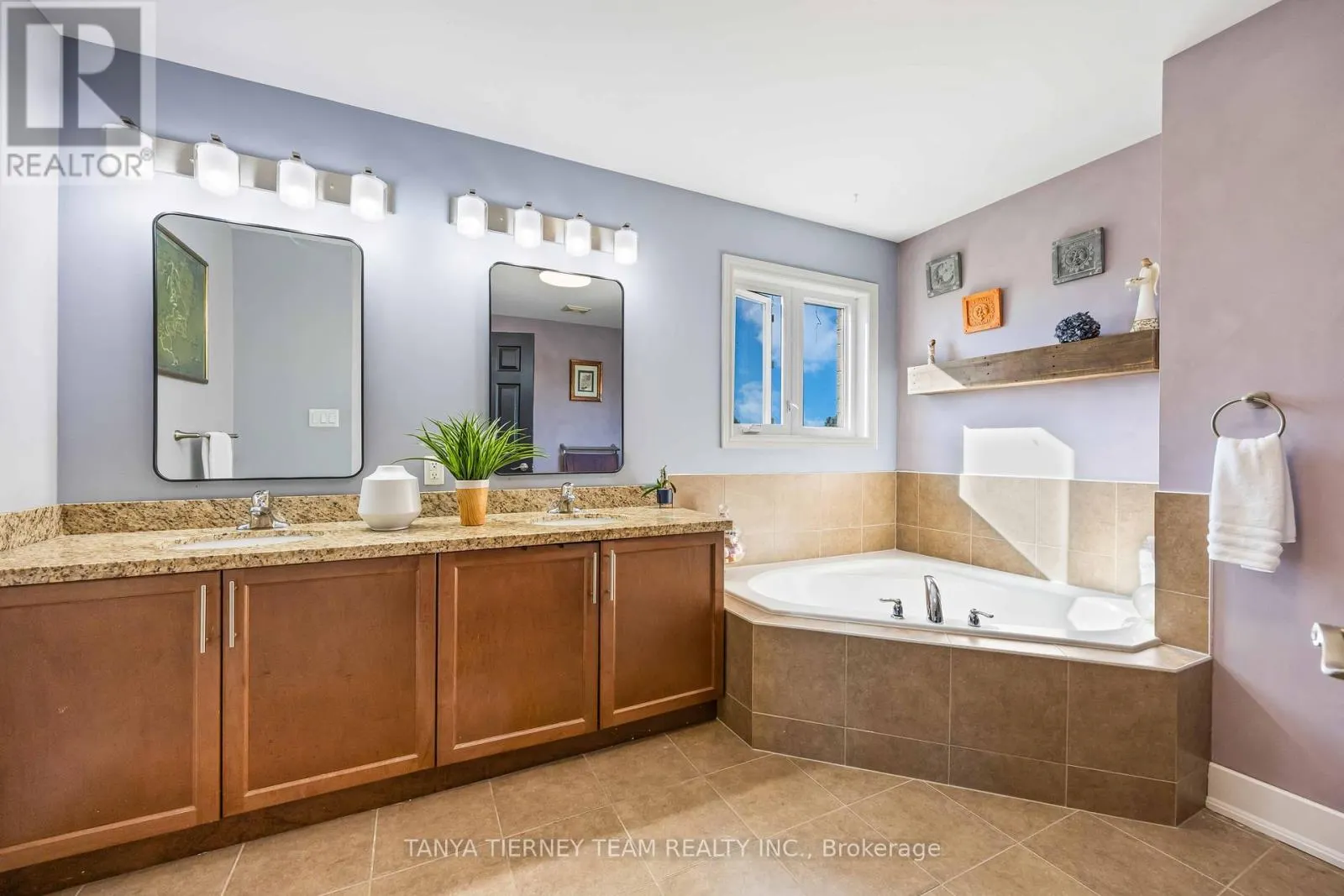 35 CHARLES TILLEY CRESCENT