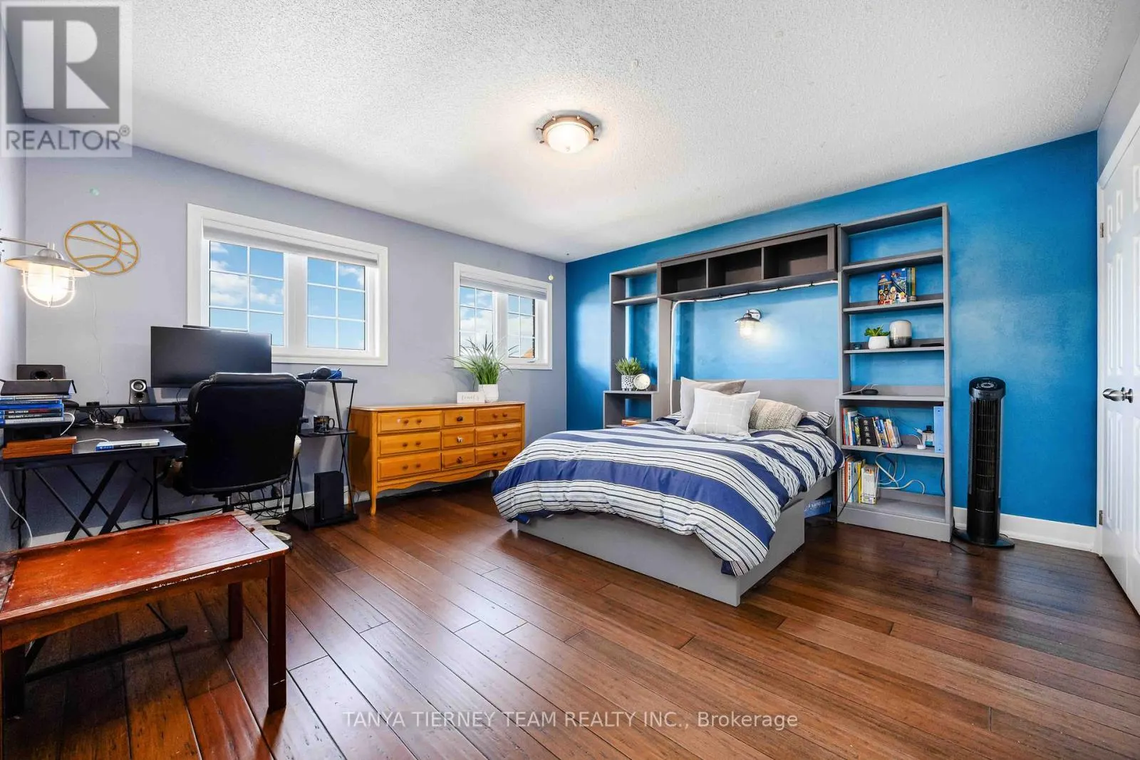 35 CHARLES TILLEY CRESCENT
