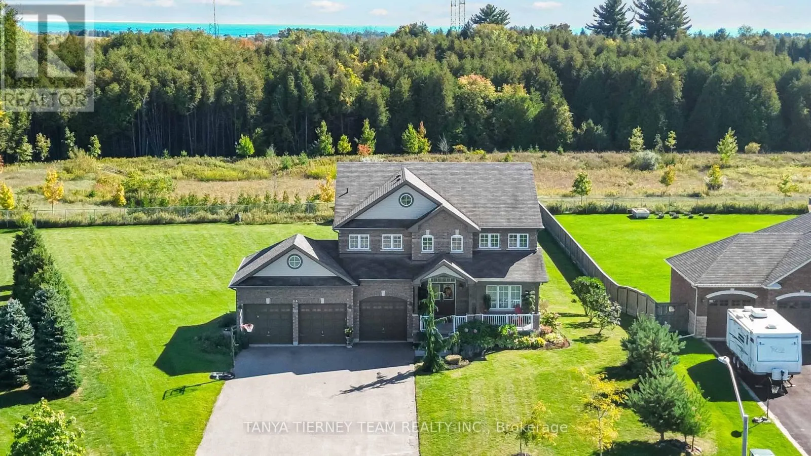 35 CHARLES TILLEY CRESCENT