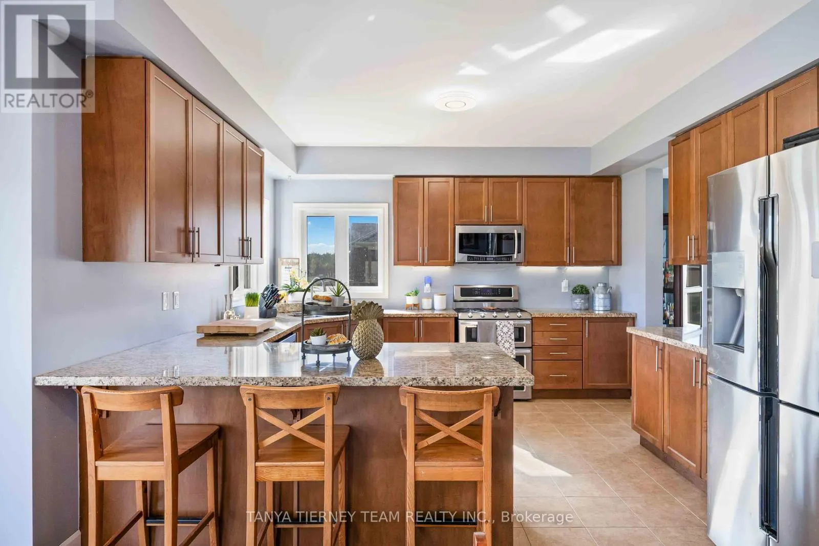 35 CHARLES TILLEY CRESCENT