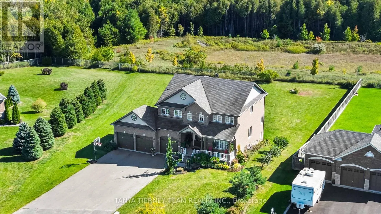35 CHARLES TILLEY CRESCENT