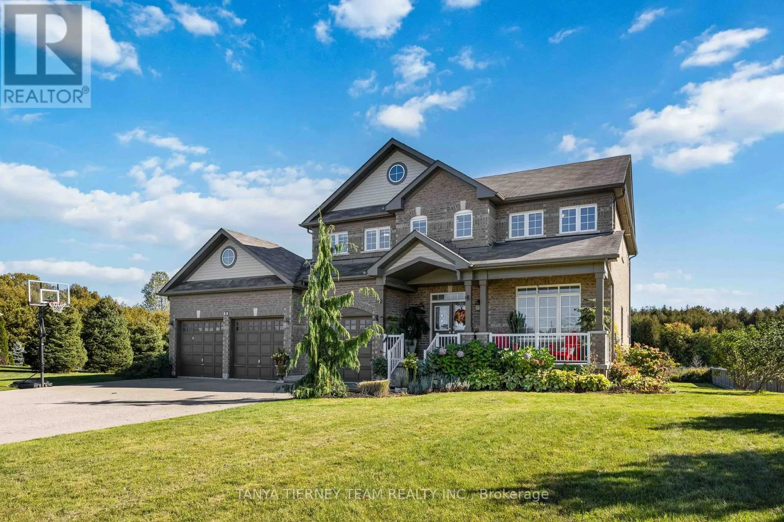 35 CHARLES TILLEY CRESCENT