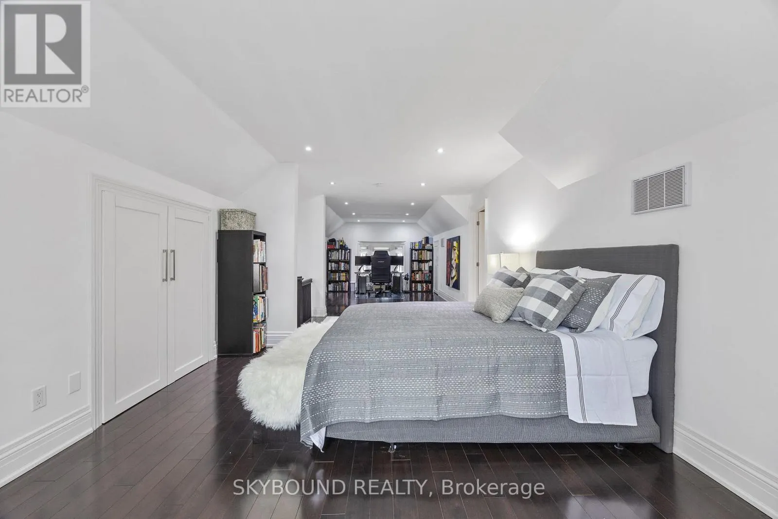 20 FAIRVIEW BOULEVARD
