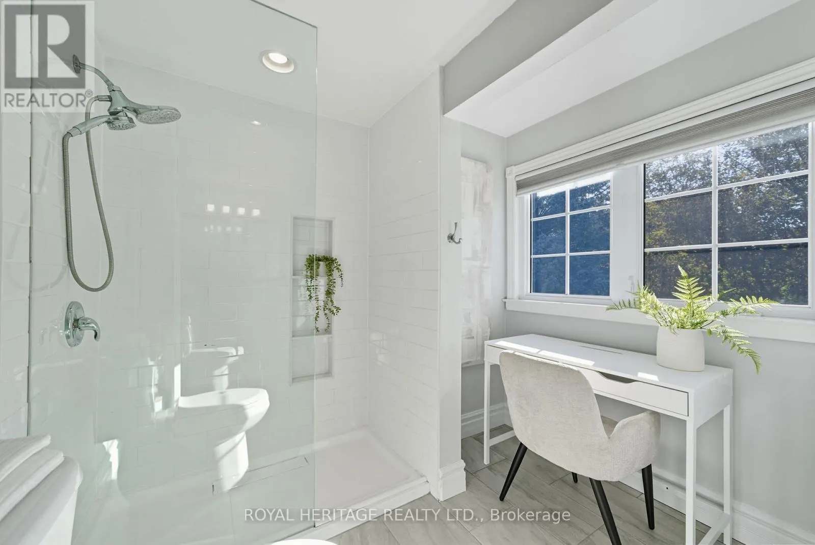 30 CHATSWORTH CRESCENT