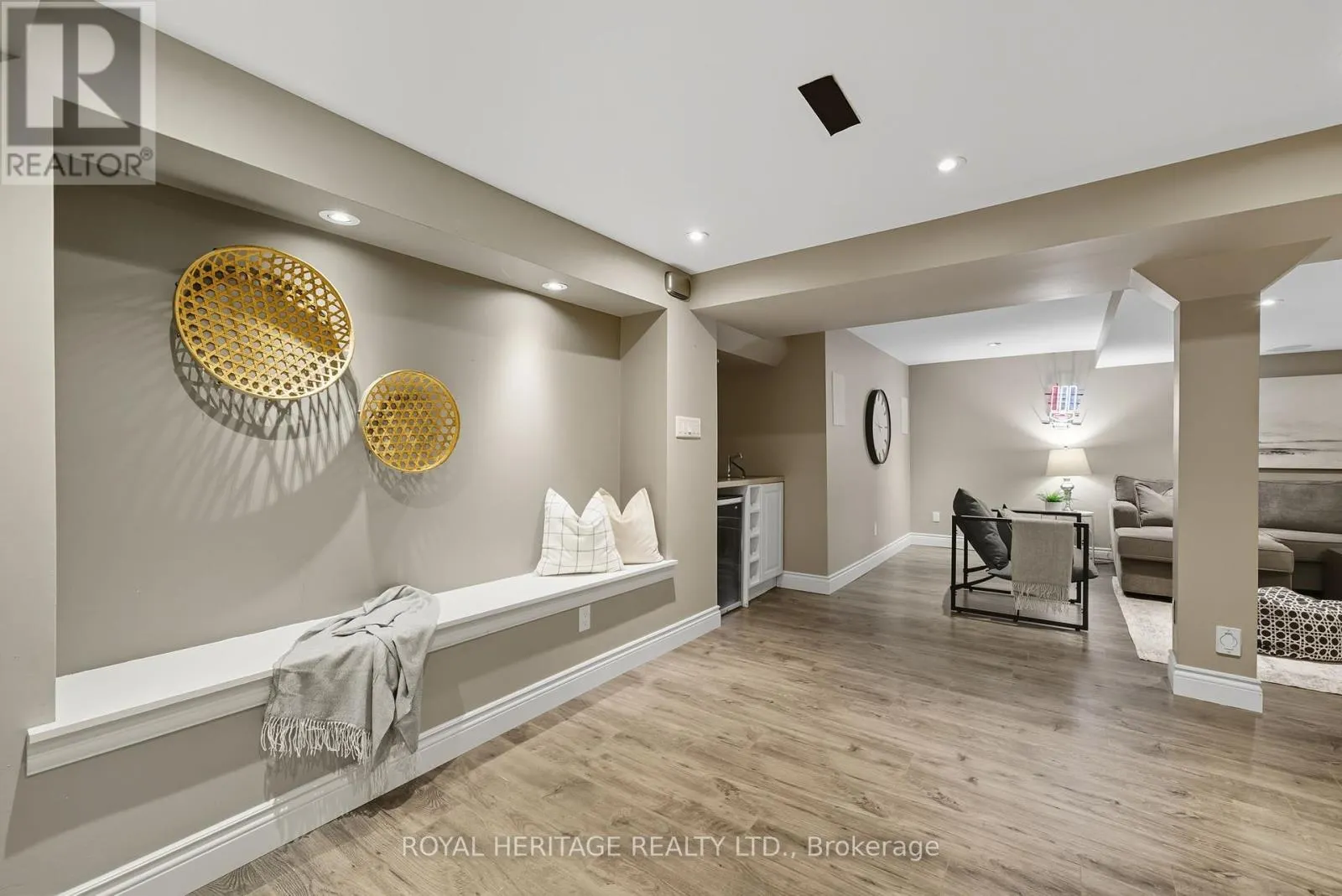 30 CHATSWORTH CRESCENT