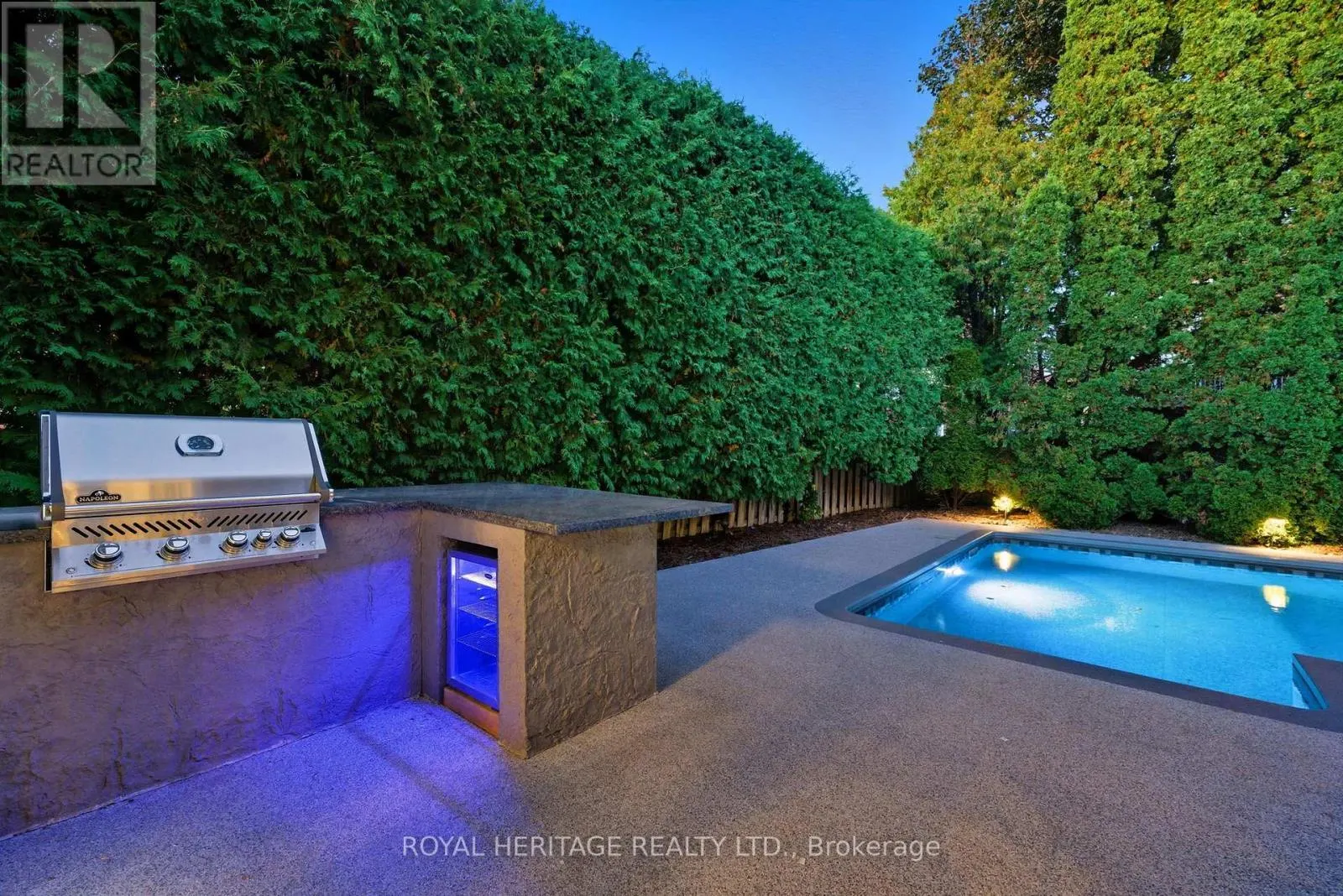 30 CHATSWORTH CRESCENT