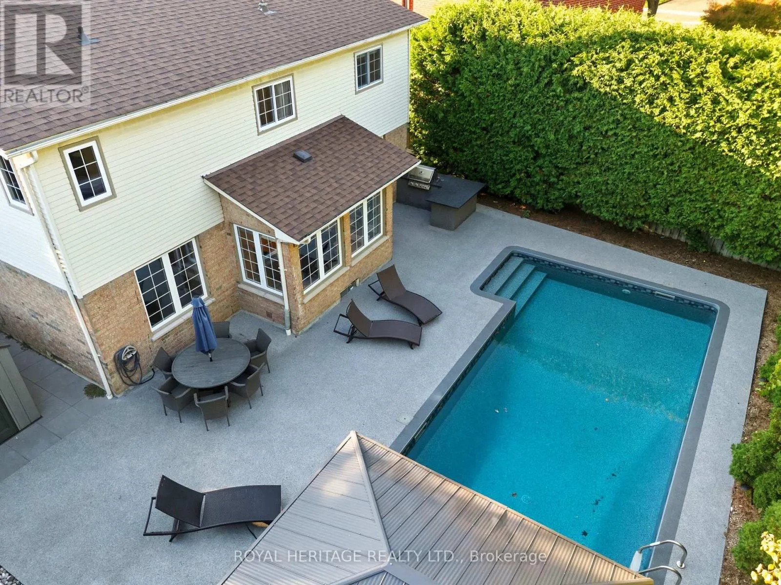 30 CHATSWORTH CRESCENT