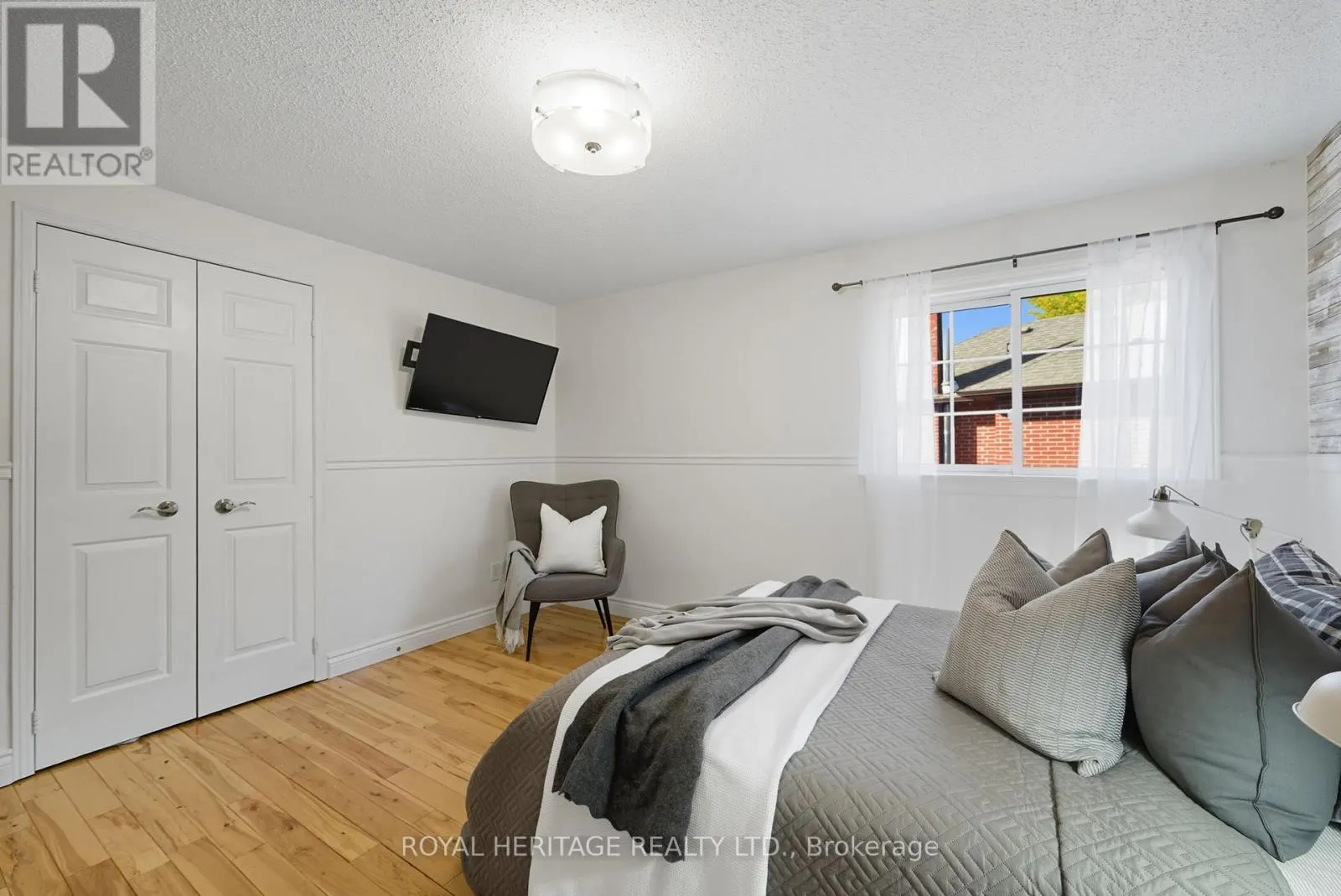 30 CHATSWORTH CRESCENT