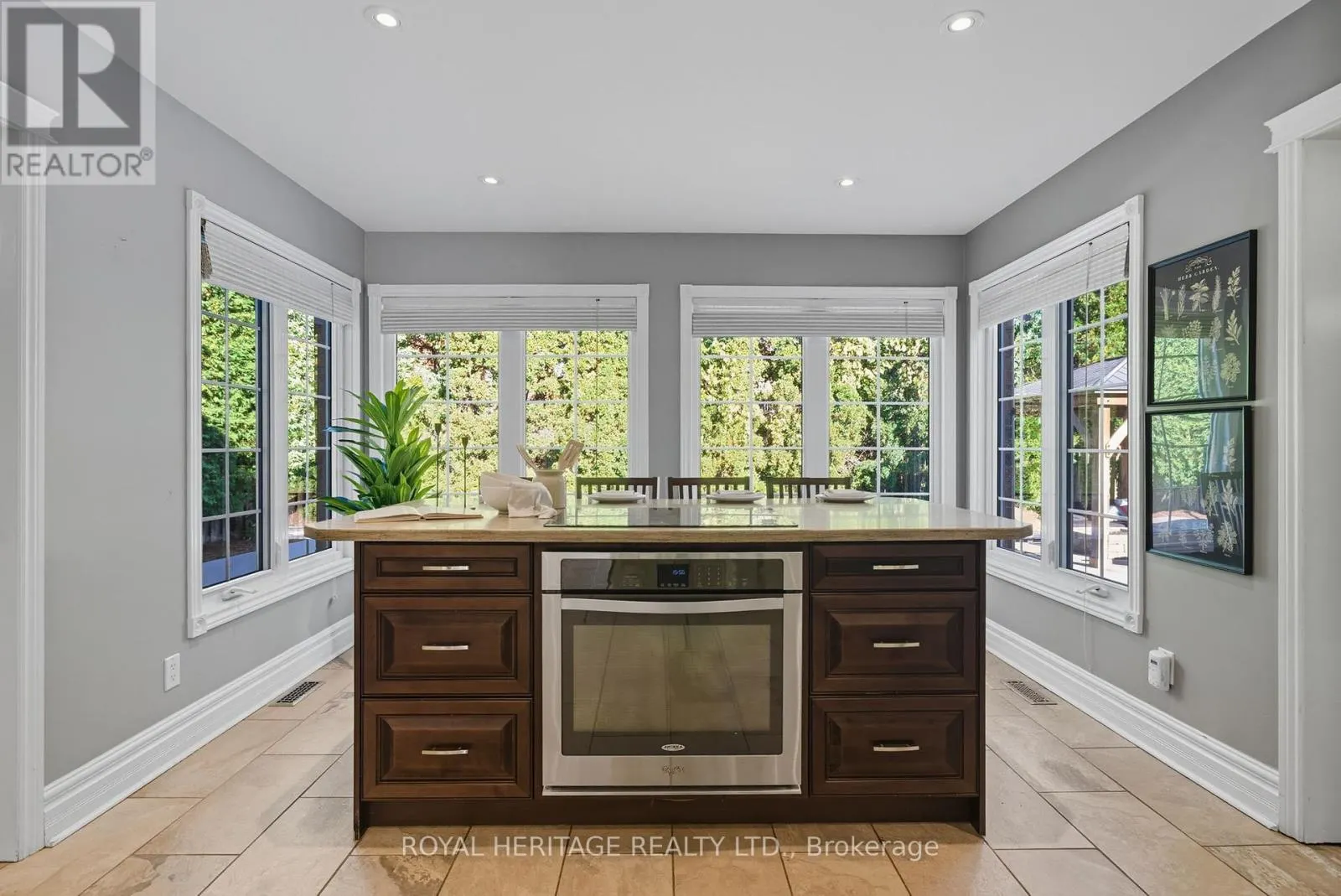 30 CHATSWORTH CRESCENT