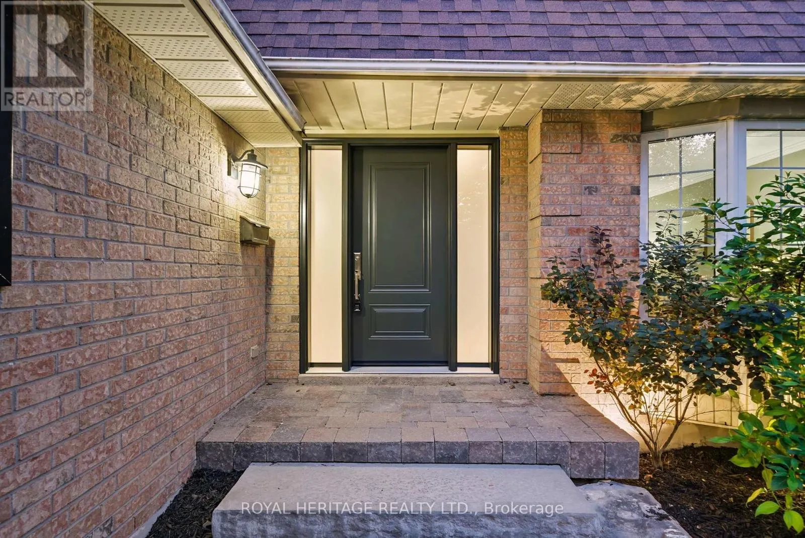 30 CHATSWORTH CRESCENT