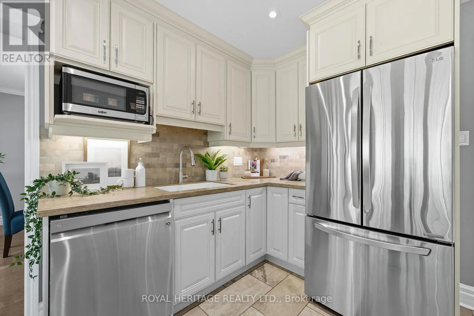 30 CHATSWORTH CRESCENT