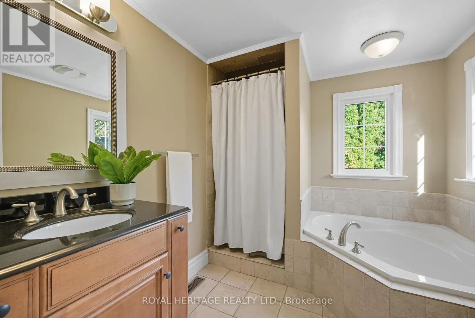 30 CHATSWORTH CRESCENT