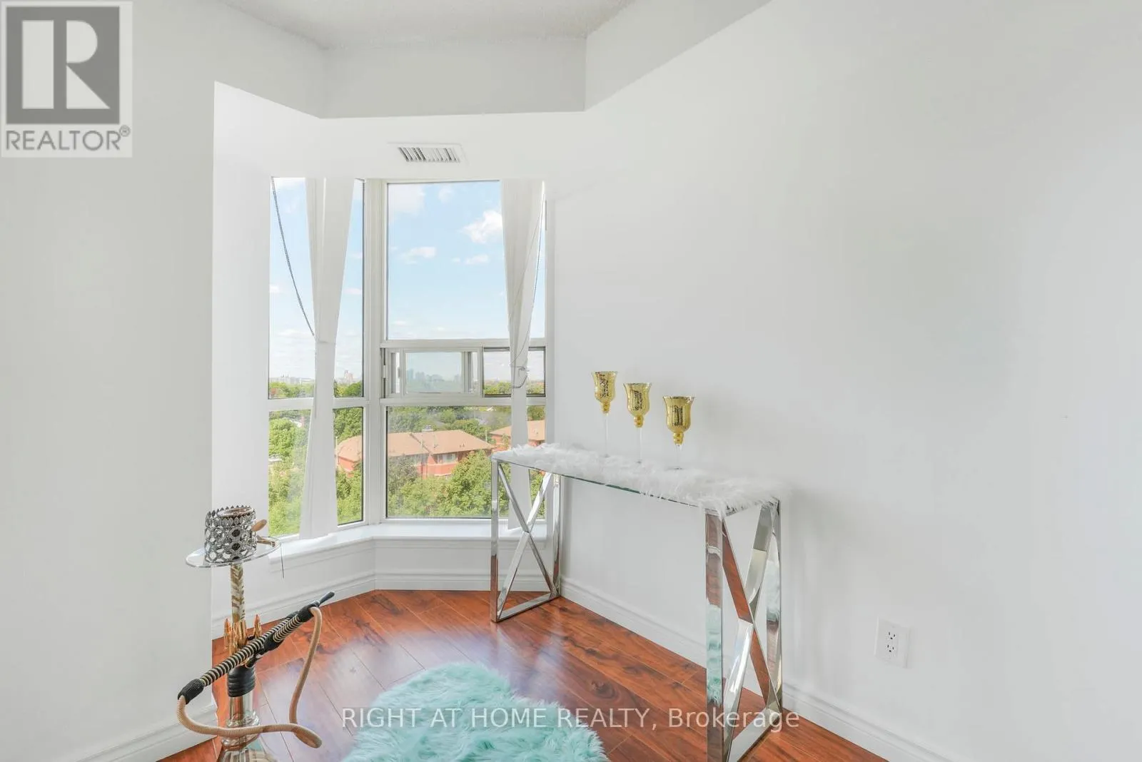 707 - 2466 EGLINTON AVENUE E
