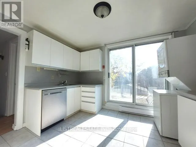 UPPER - 2143 GERRARD STREET E
