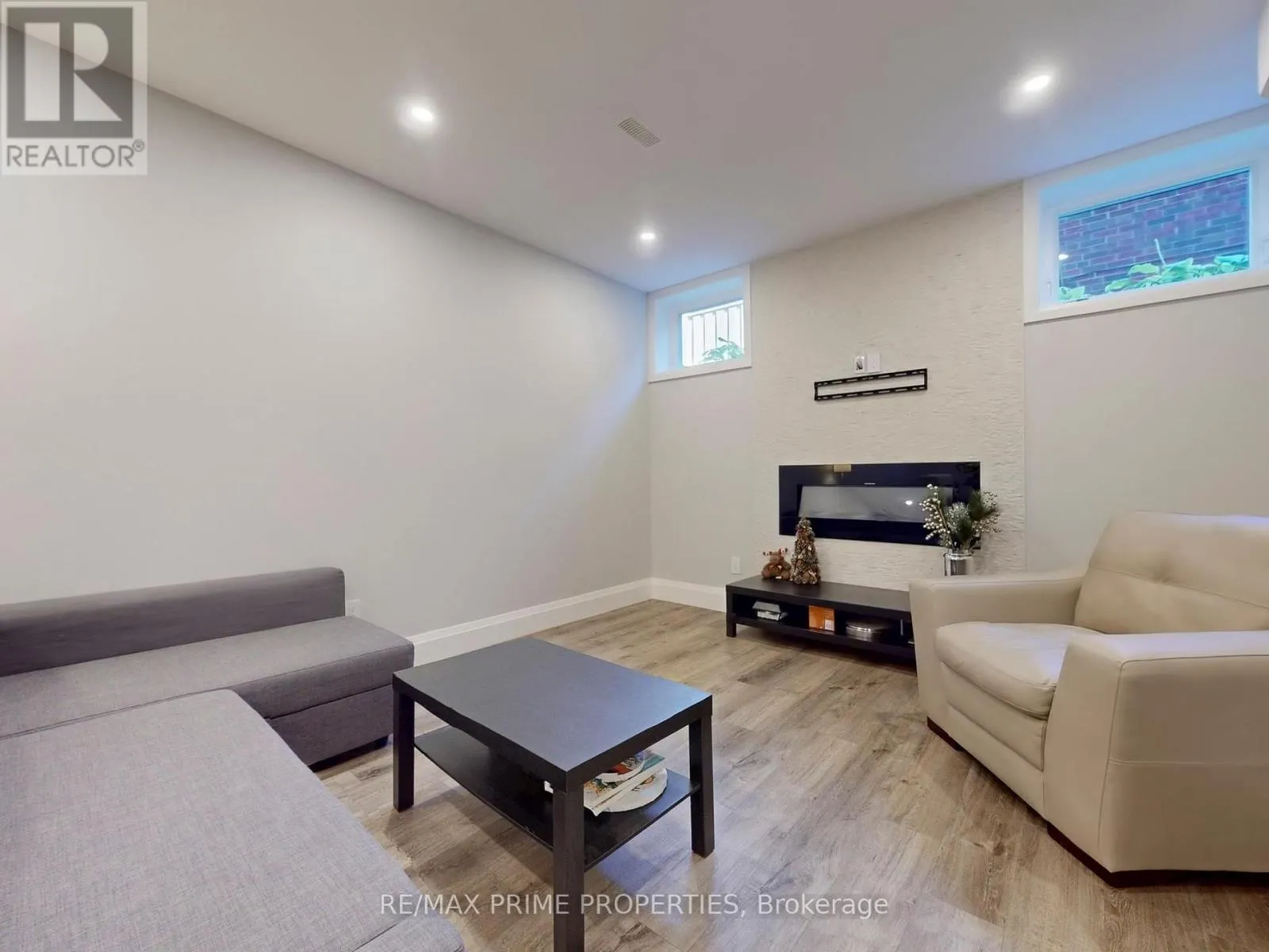 116 PINEGROVE AVENUE