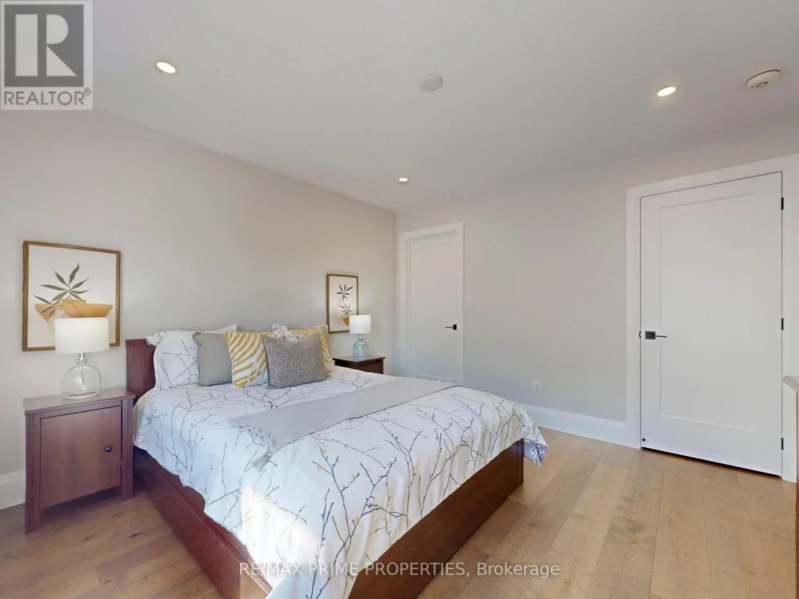 116 PINEGROVE AVENUE