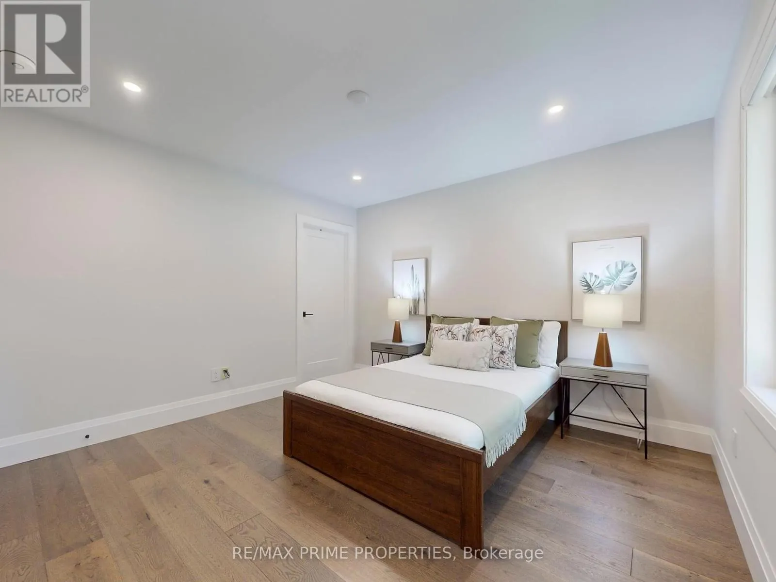 116 PINEGROVE AVENUE