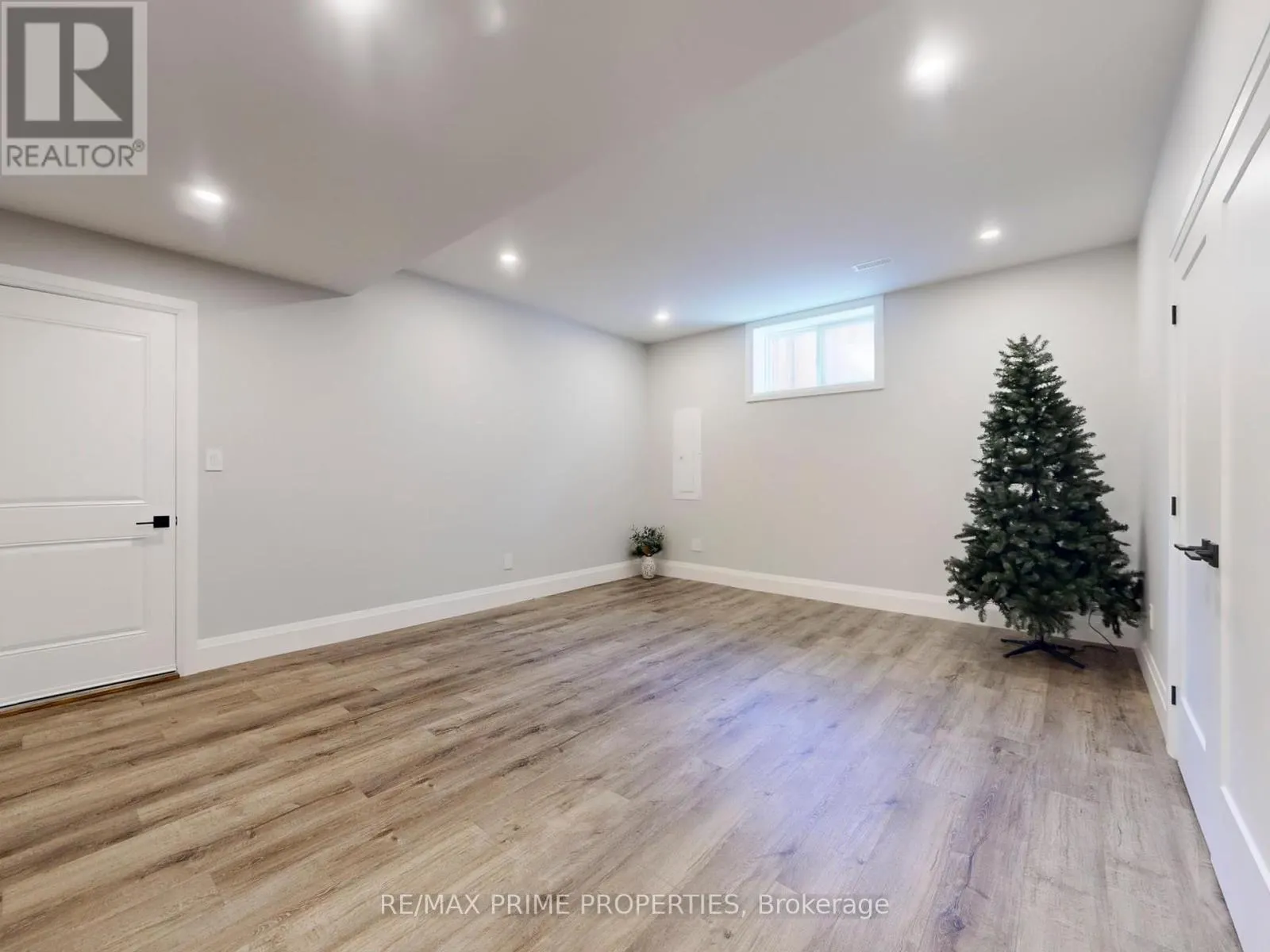 116 PINEGROVE AVENUE