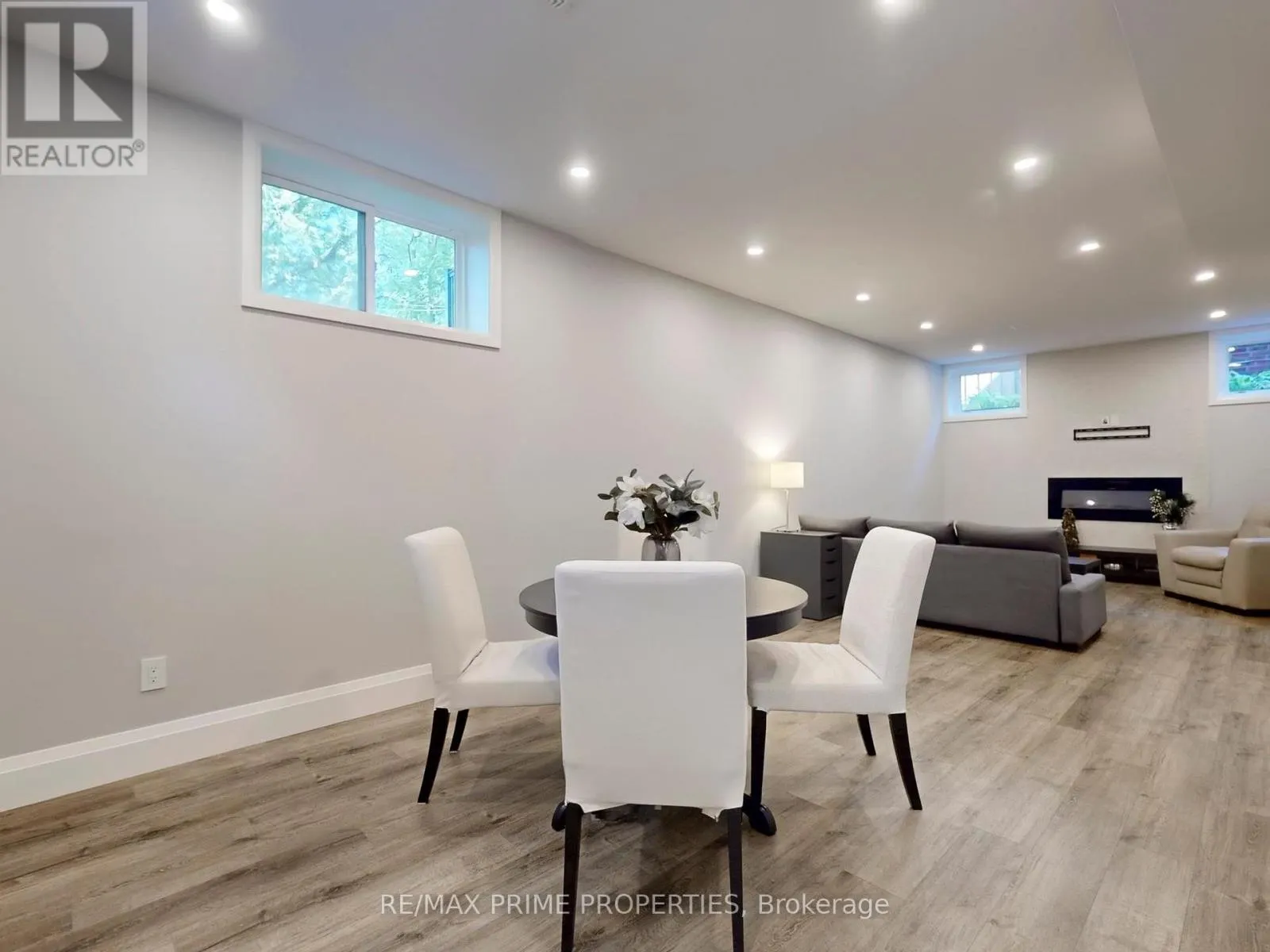 116 PINEGROVE AVENUE
