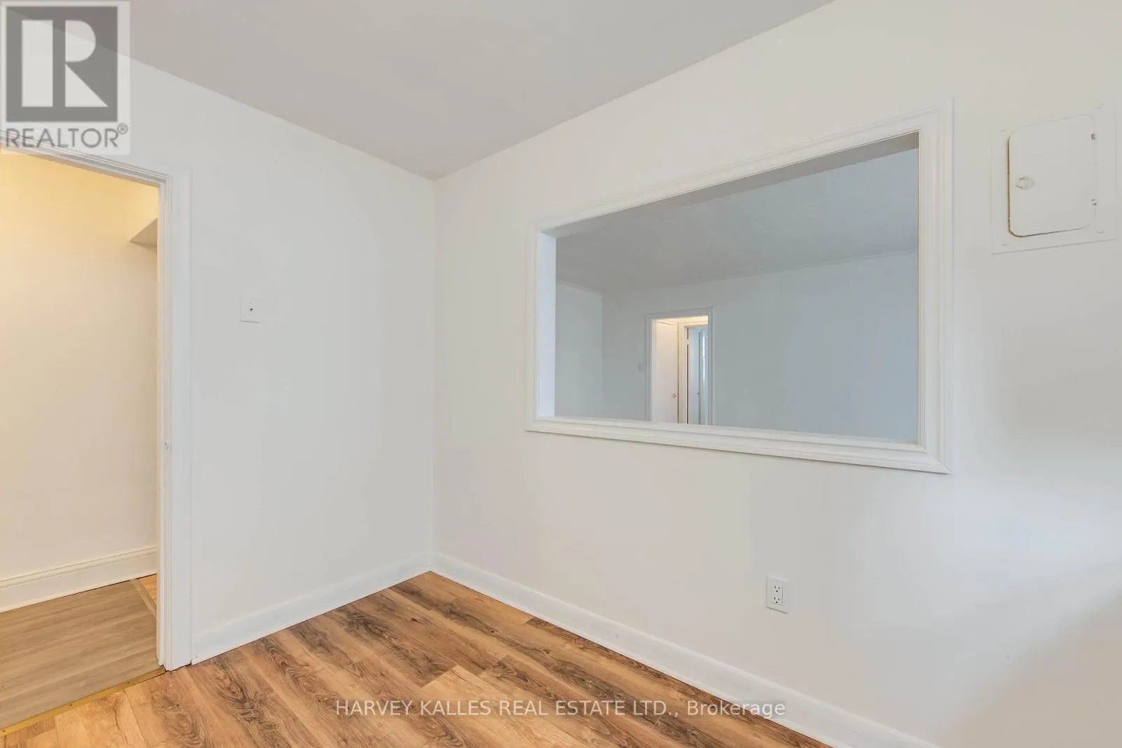 2905 ST. CLAIR AVENUE E