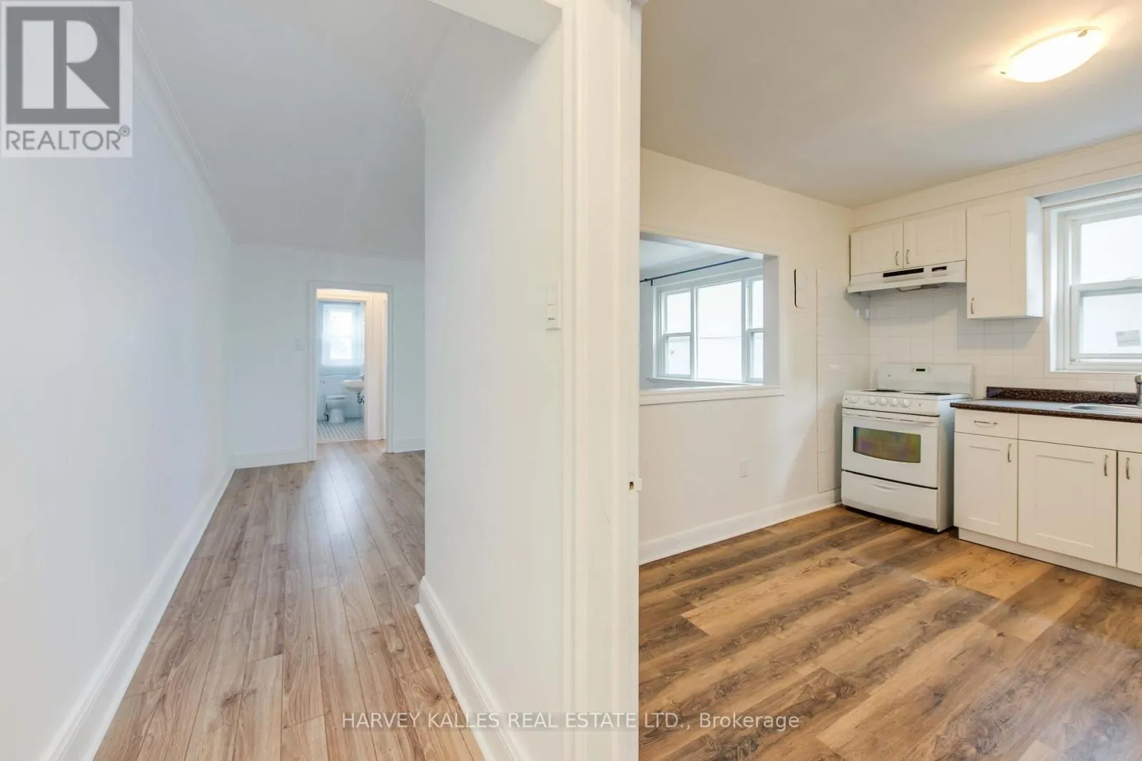2905 ST. CLAIR AVENUE E