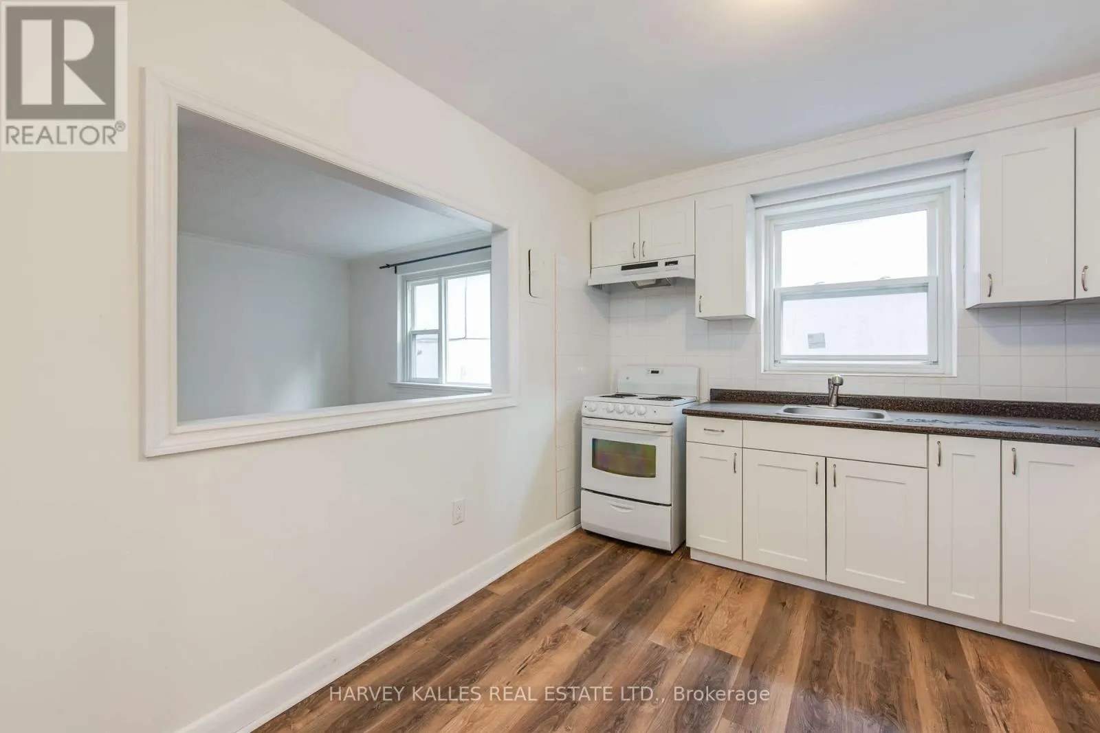 2905 ST. CLAIR AVENUE E