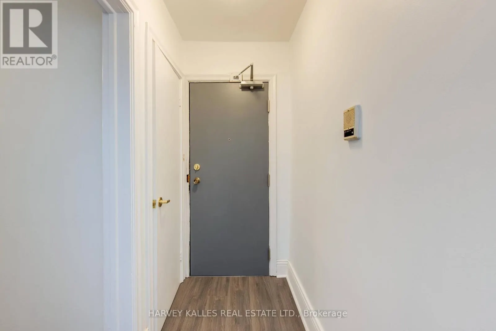 2905 ST. CLAIR AVENUE E