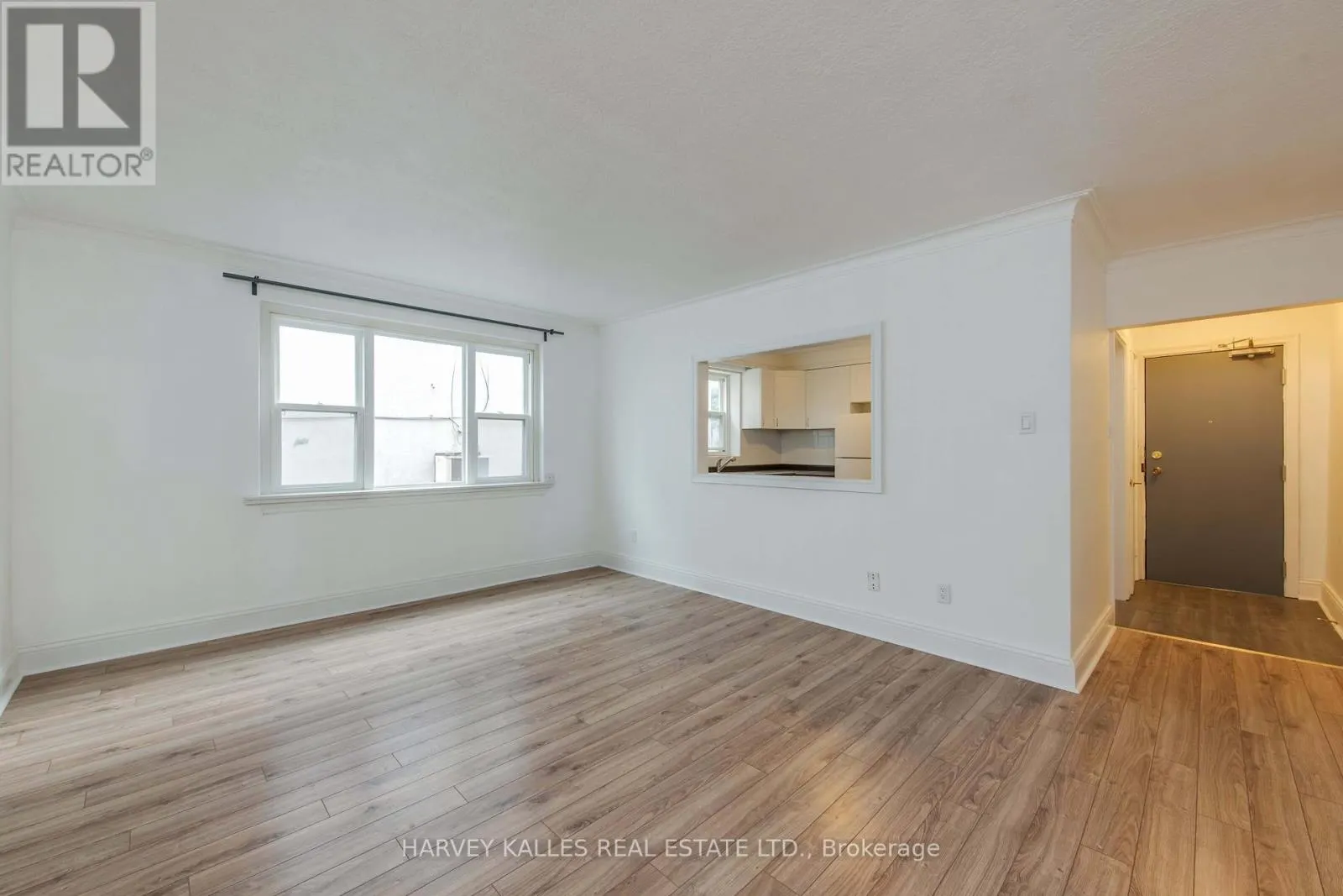 2905 ST. CLAIR AVENUE E