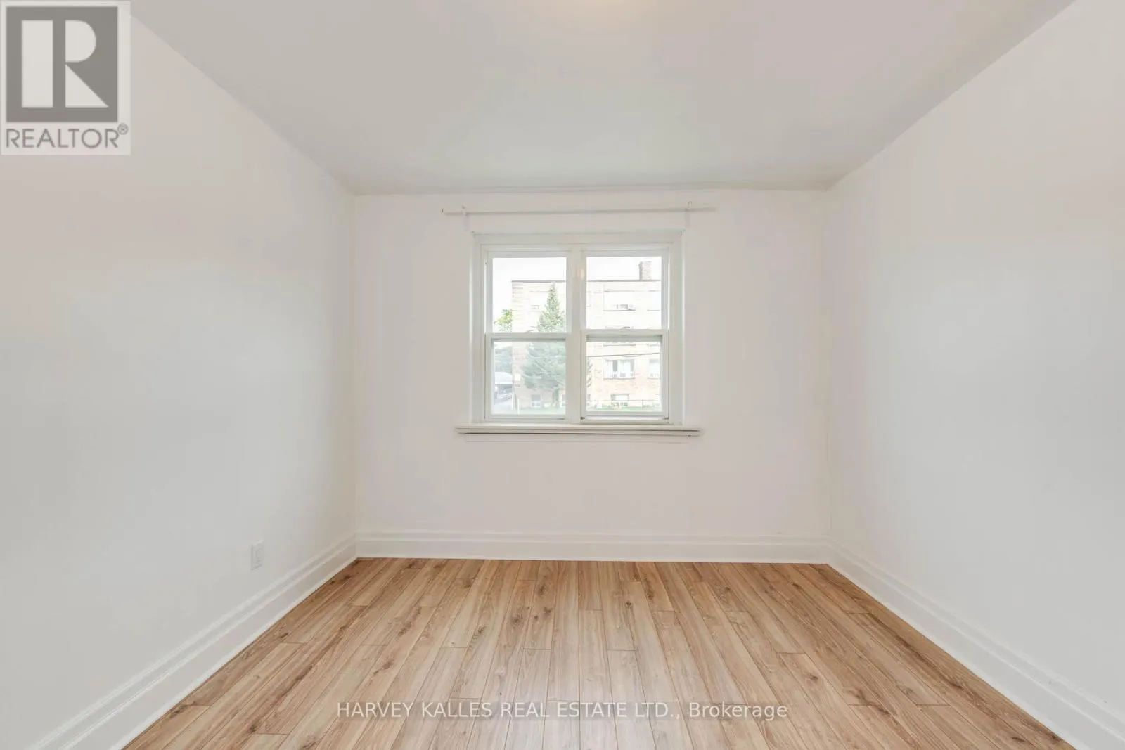 2905 ST. CLAIR AVENUE E