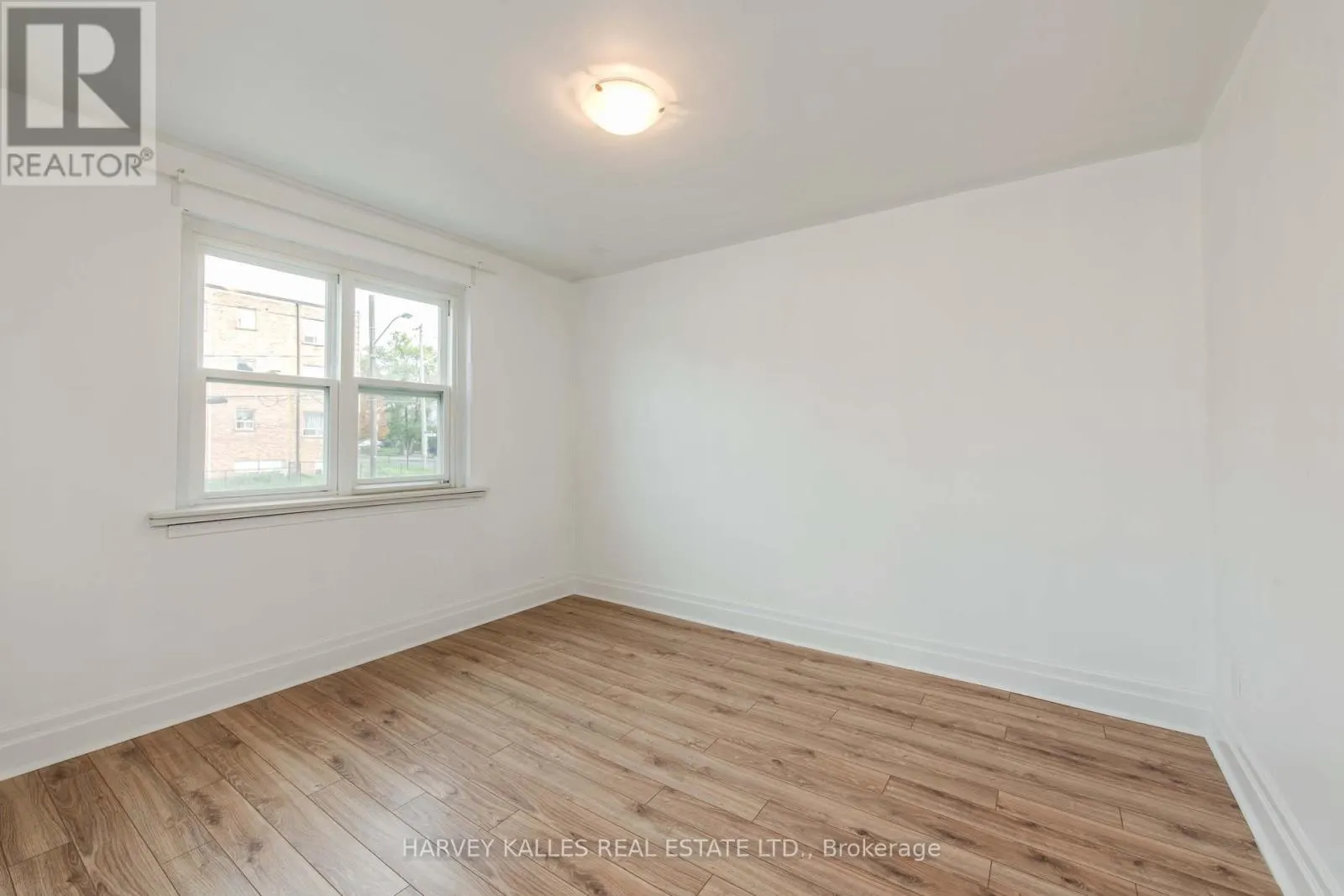 2905 ST. CLAIR AVENUE E