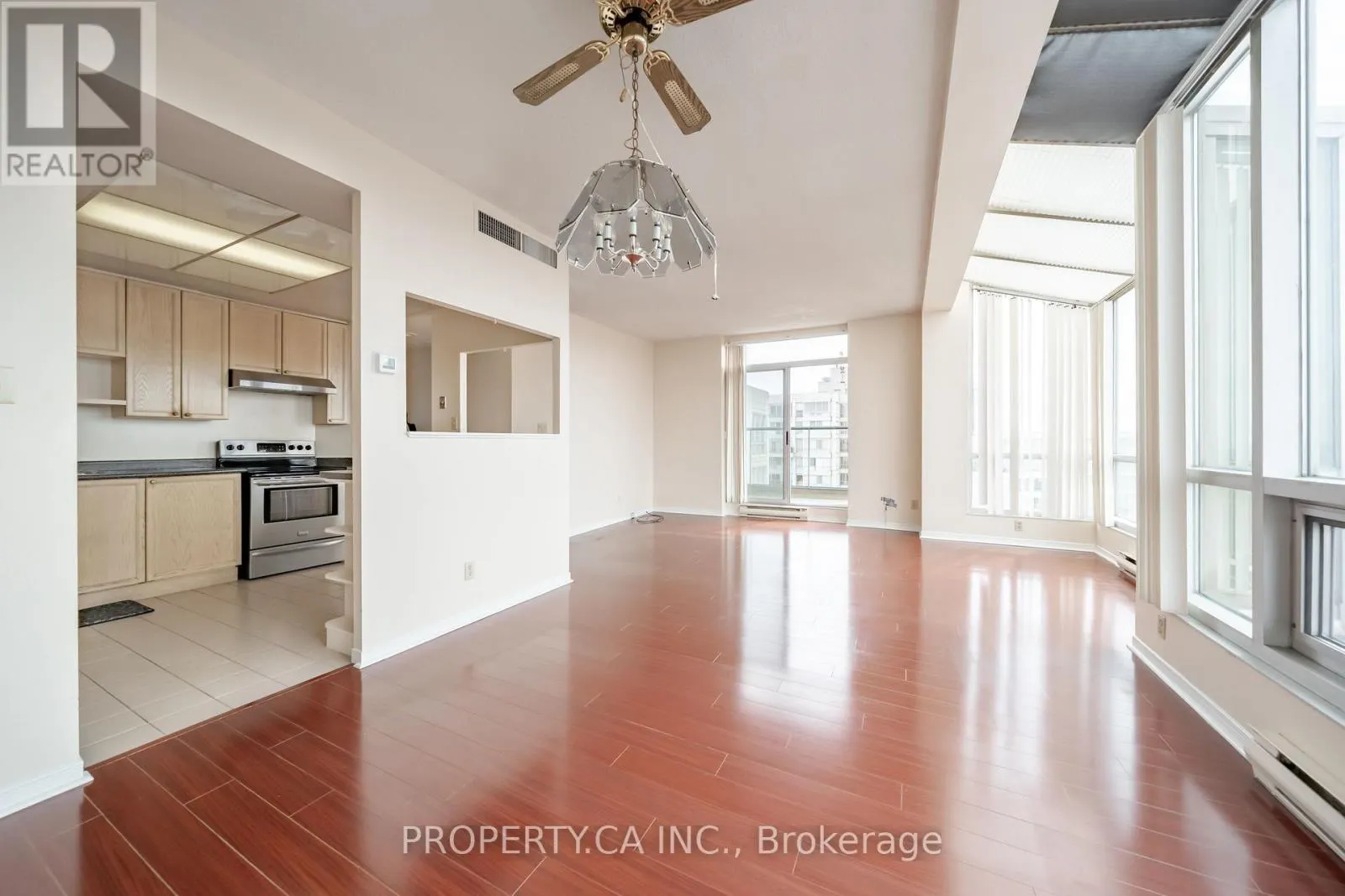 812 - 25 CUMBERLAND LANE