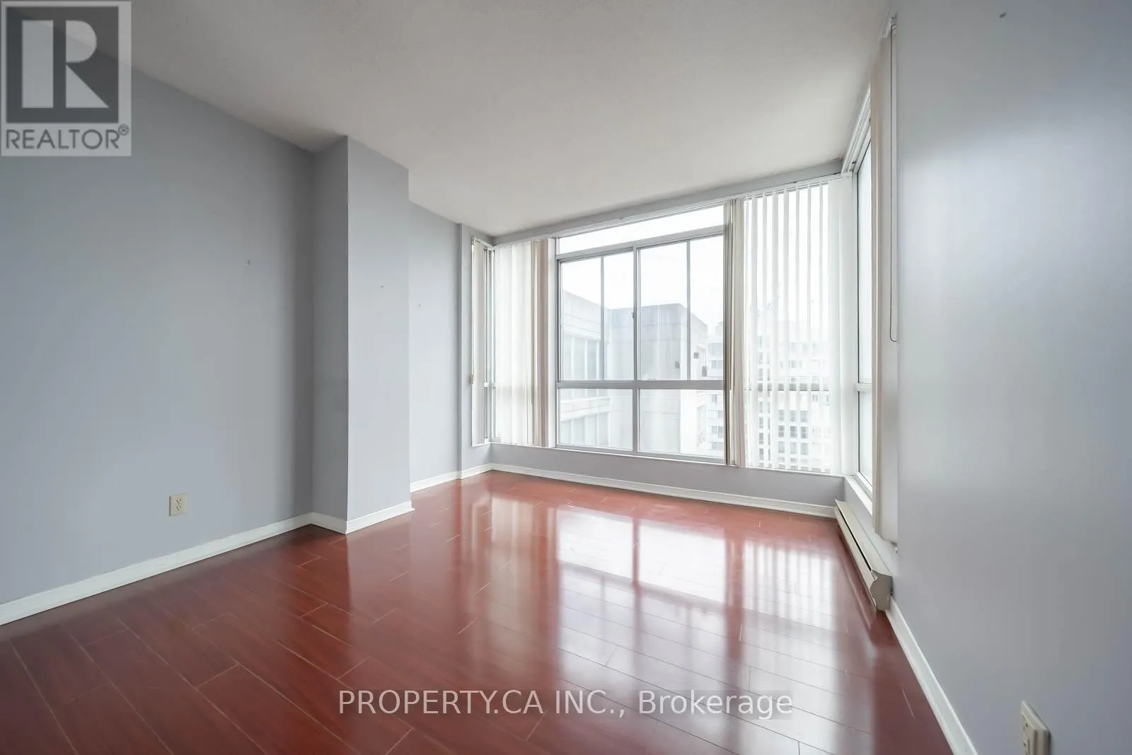 812 - 25 CUMBERLAND LANE