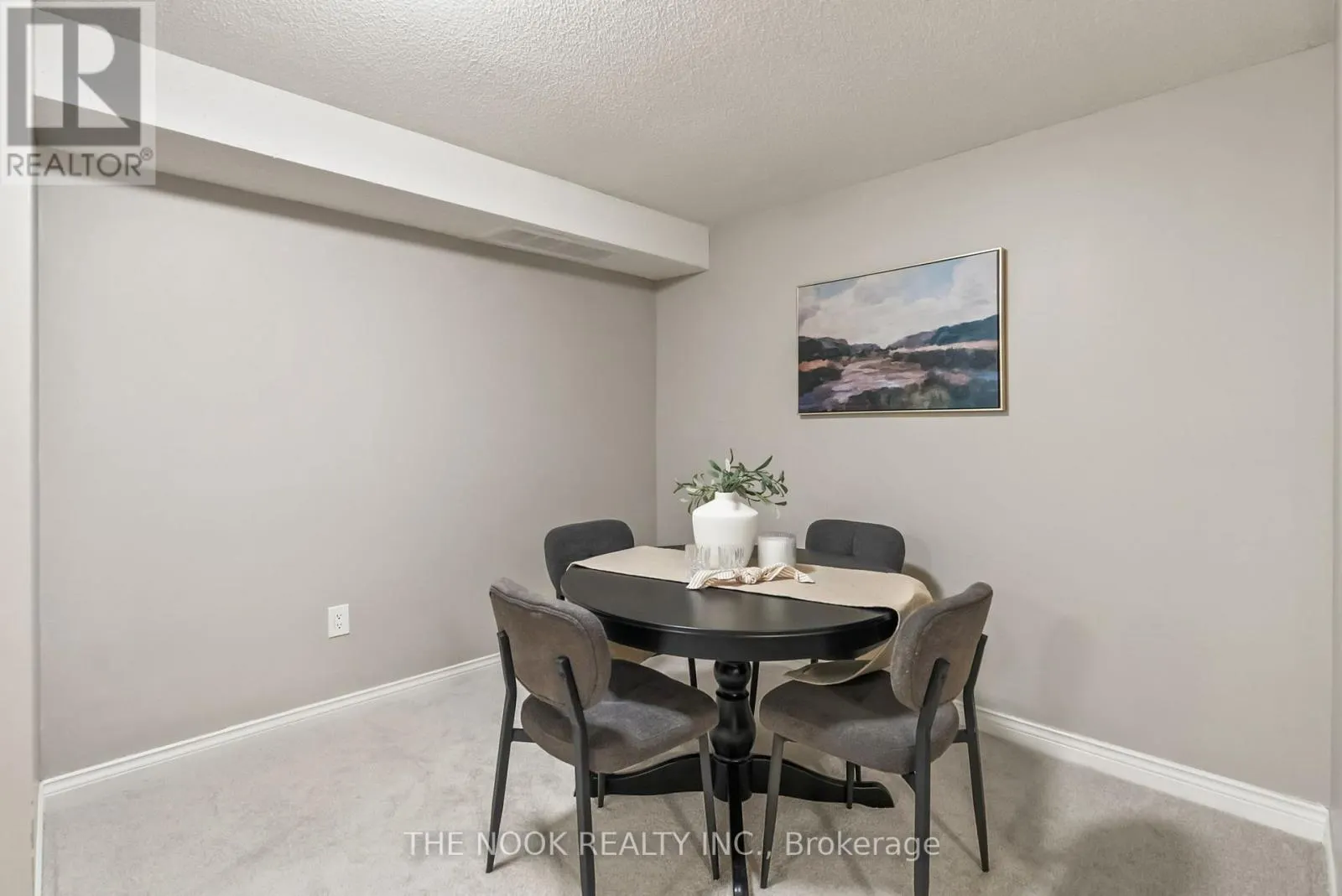 4 HEARTHSTONE CRESCENT