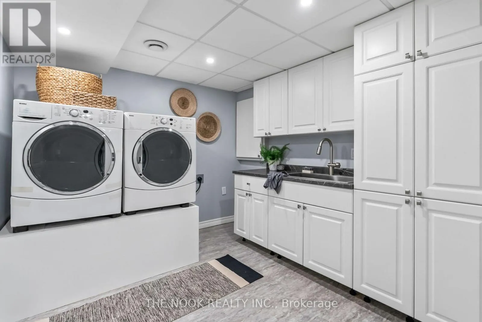 4 HEARTHSTONE CRESCENT