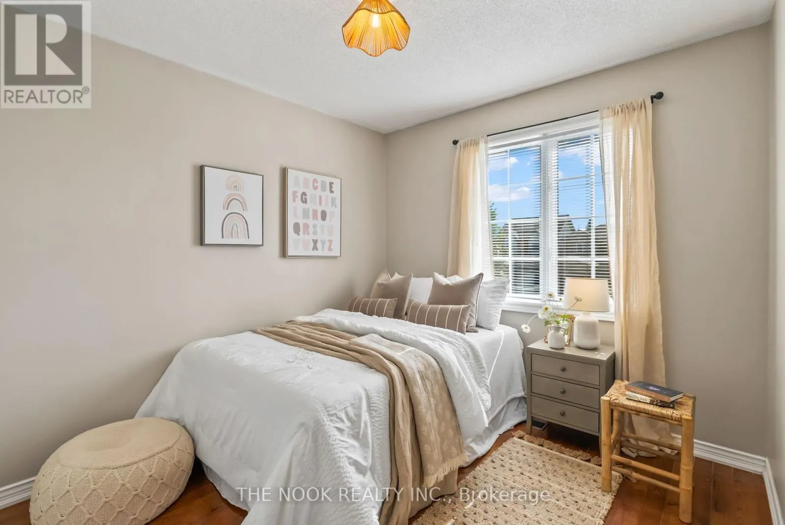 4 HEARTHSTONE CRESCENT