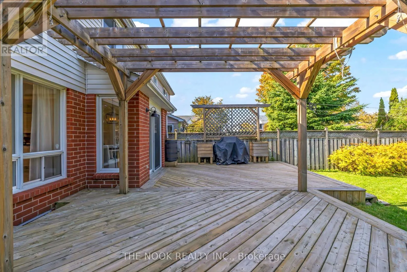 4 HEARTHSTONE CRESCENT