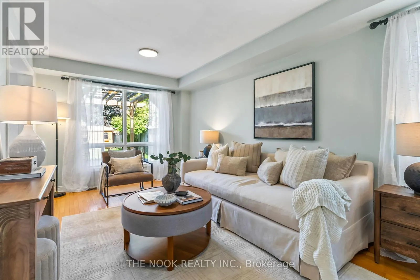 4 HEARTHSTONE CRESCENT