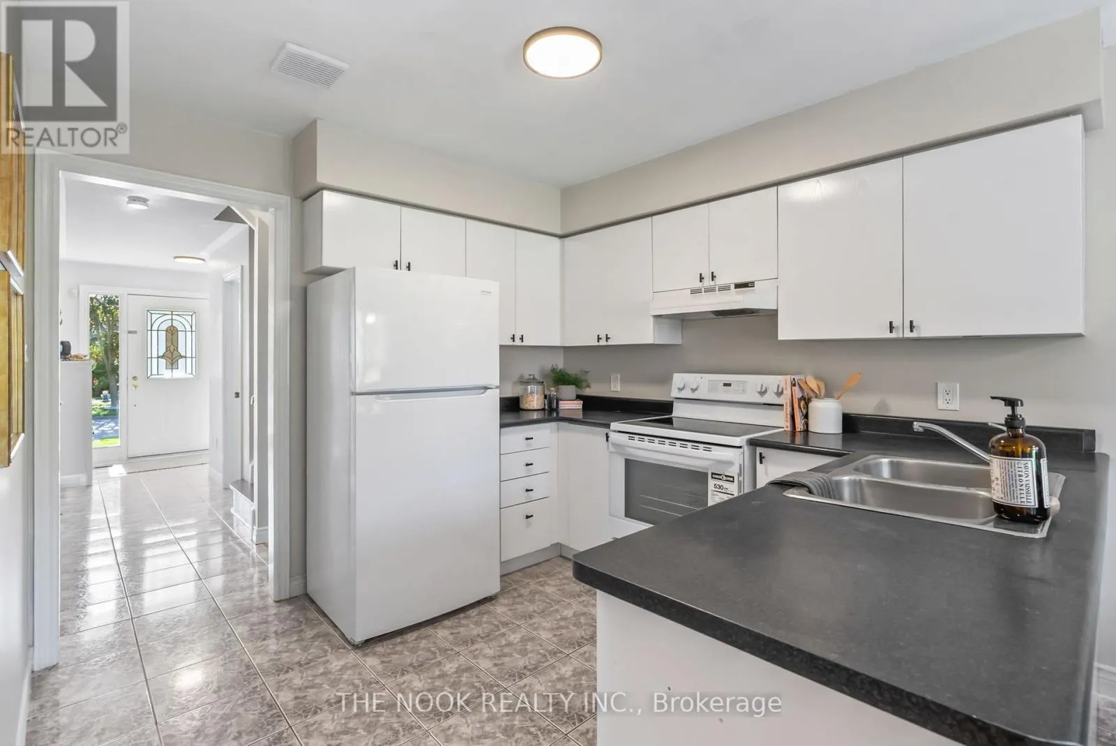 4 HEARTHSTONE CRESCENT