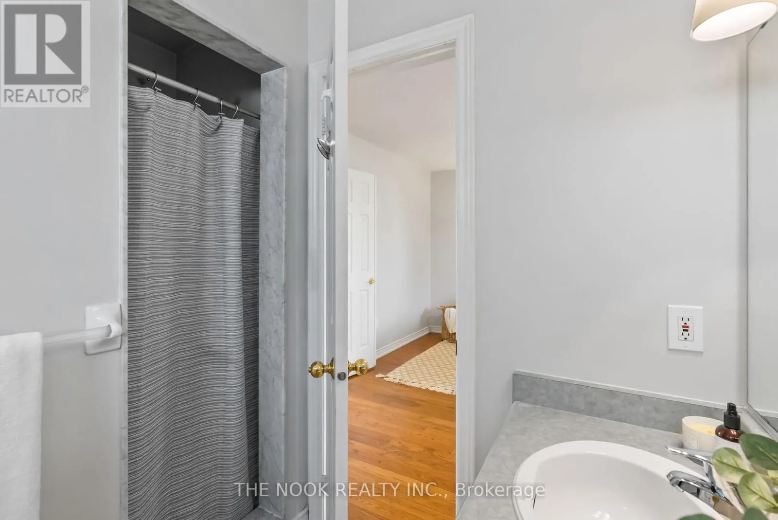 4 HEARTHSTONE CRESCENT