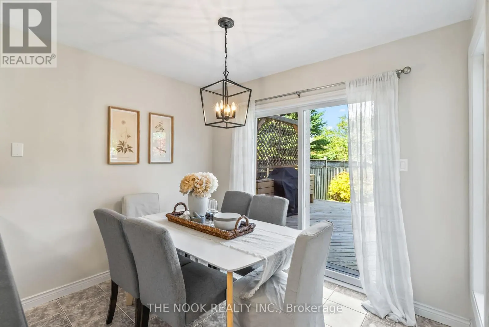 4 HEARTHSTONE CRESCENT