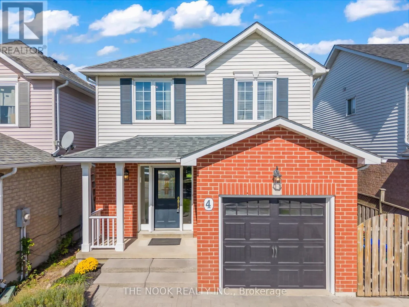 4 HEARTHSTONE CRESCENT