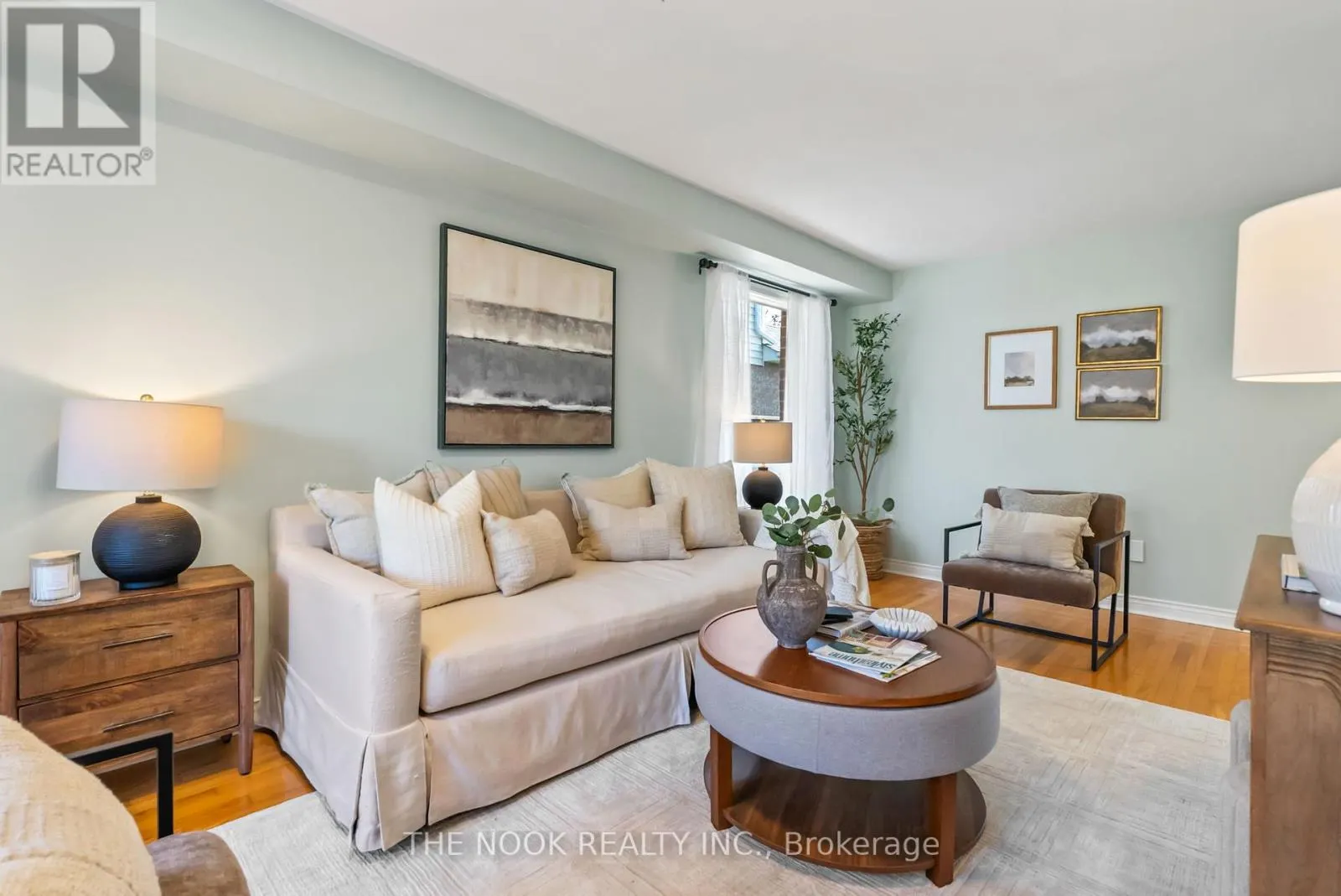 4 HEARTHSTONE CRESCENT